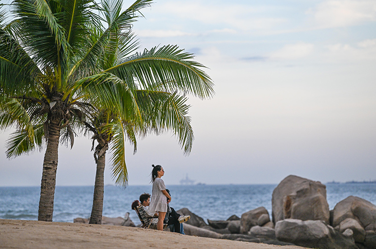 First-Half Tourism Consumption in Chinese Island City Sanya Jumps Amid Free Scenic Spot Entrance Policy