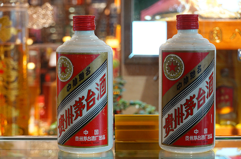 Kweichow Moutai Soars as Chinese Distiller Hikes Price of Fiery Rice Wine for First Time in Six Years