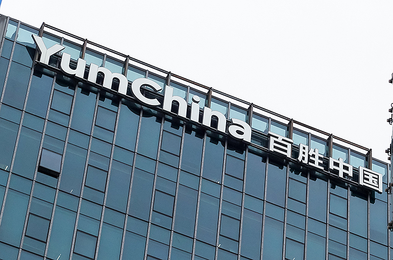 Yum China Sinks After CFO Warns About Weaker Fourth-Quarter Earnings