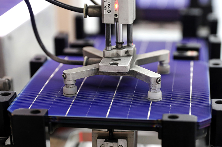China's Solar Silicon Prices Fall Further Amid Supply Glut
