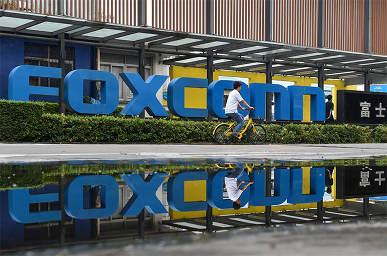 Foxconn Denies Chinese Apple Supplier Has USD25 Billion Tax Arrears, Police Will Seize 20,000 Soccer Fields Land