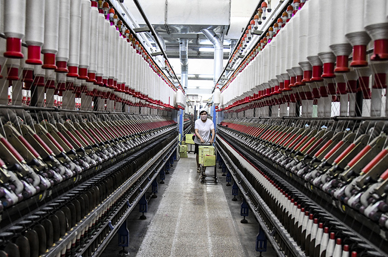 Yicai Chief Economist Confidence Index Dips in November; ‘About 5%’ GDP Growth Still Expected