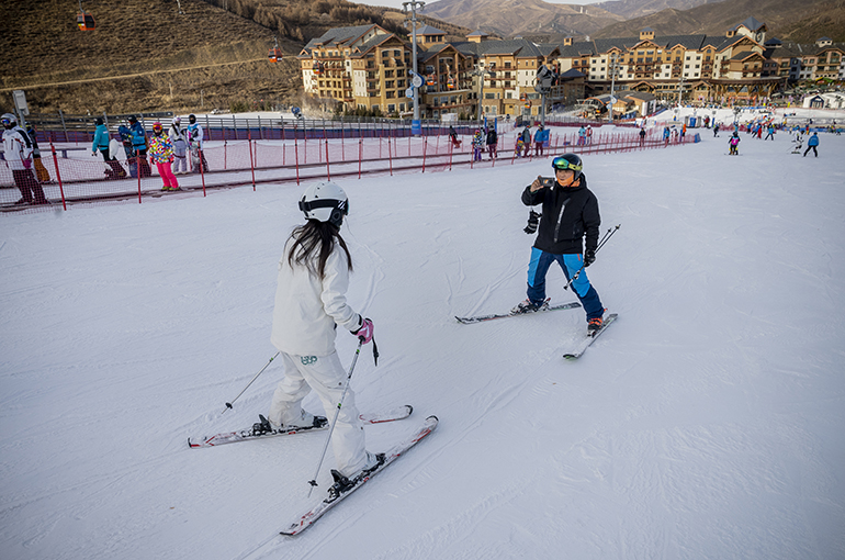 China Ski Bookings Double After Covid, Qunar Data Shows