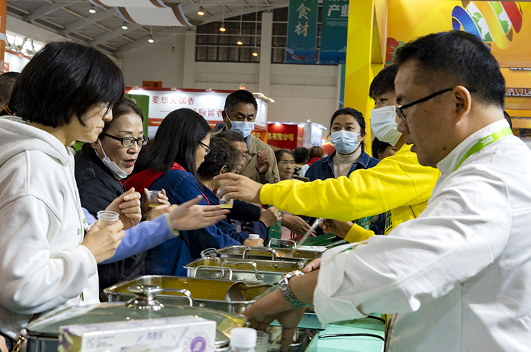 China’s Services Activity Growth Hits Three-Month High in November, Caixin PMI Shows