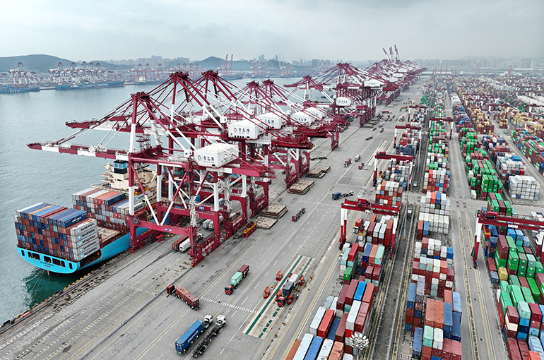 China's Int’l Trade Fell 5% to USD5.9 Trillion in 2023 on Softer Yuan