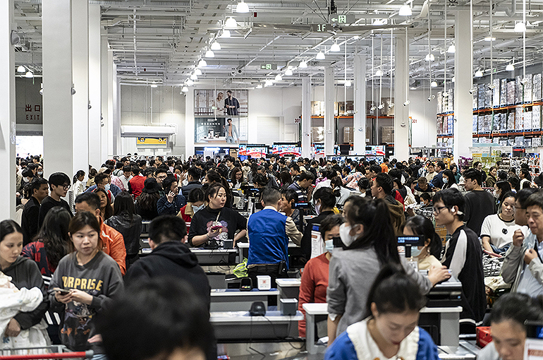 Shenzhen Enters 'CNY1 Trillion Consumption Club' as Hong Kongers’ Spending Soars
