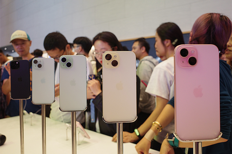 Apple to Cut iPhone, MacBook Air Prices in China
