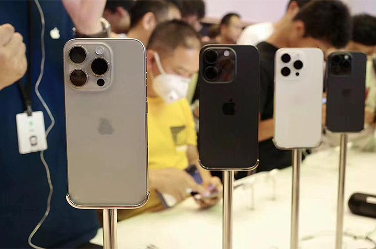 Apple Tops Samsung for Global Mobile Shipments for First Time, IDC Says
