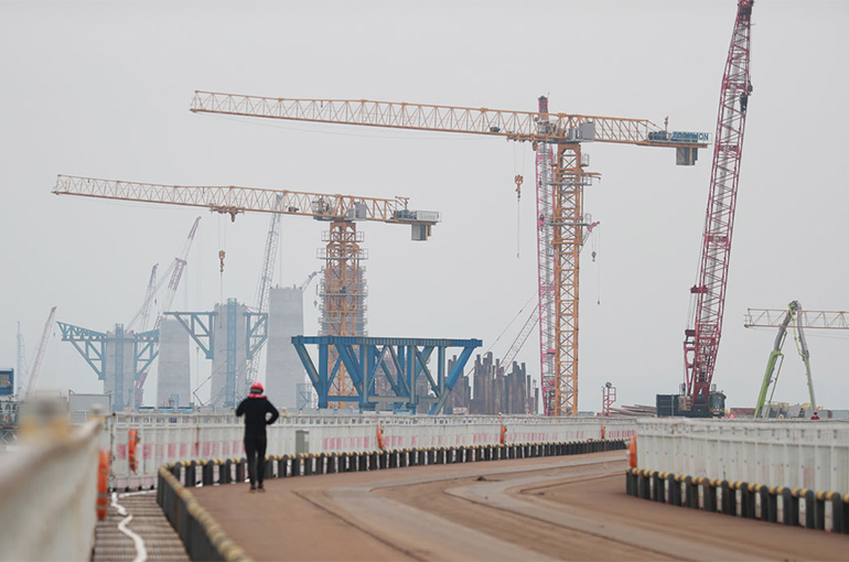 Chinese Spending on Infrastructure to Slow in 2024, Analysts Say