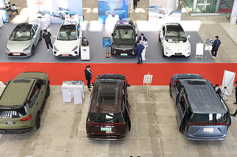 Chinese Car Dealers Suffer a Cold Start to 2024 as Sales Crater