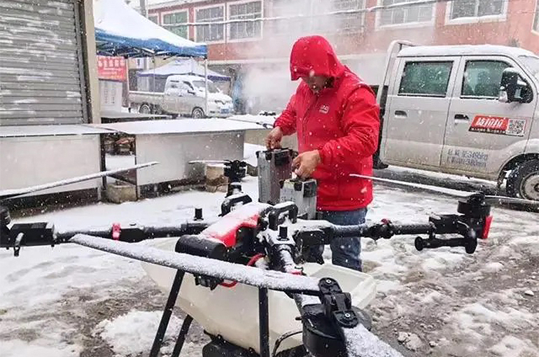 Blizzard-Hit Central China Deploys Drones to Clear Snow and Ice
