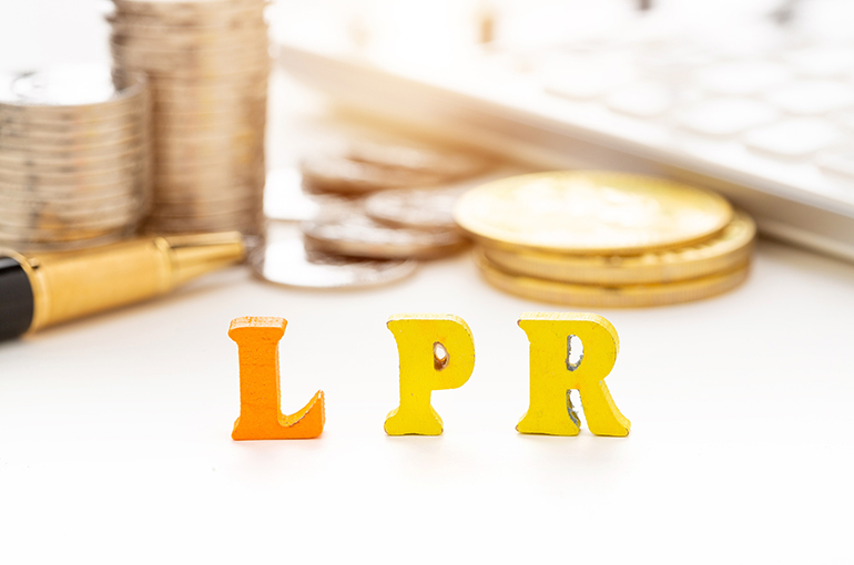 China’s Central Bank Cuts Long-Term LPR for First Time This Year