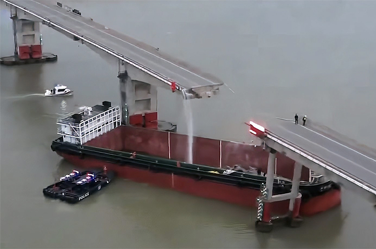 Five Die as Cargo Ship Collides With Guangzhou Bridge