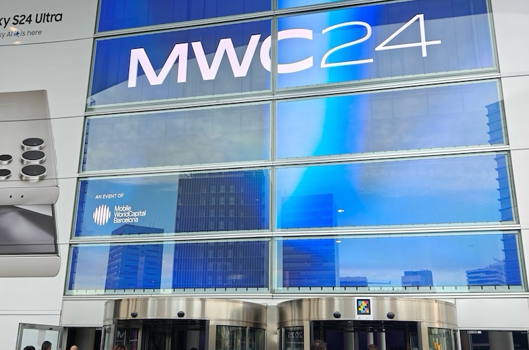 Over 300 Chinese Firms Showcase Cutting-Edge Products, Techs at MWC2024