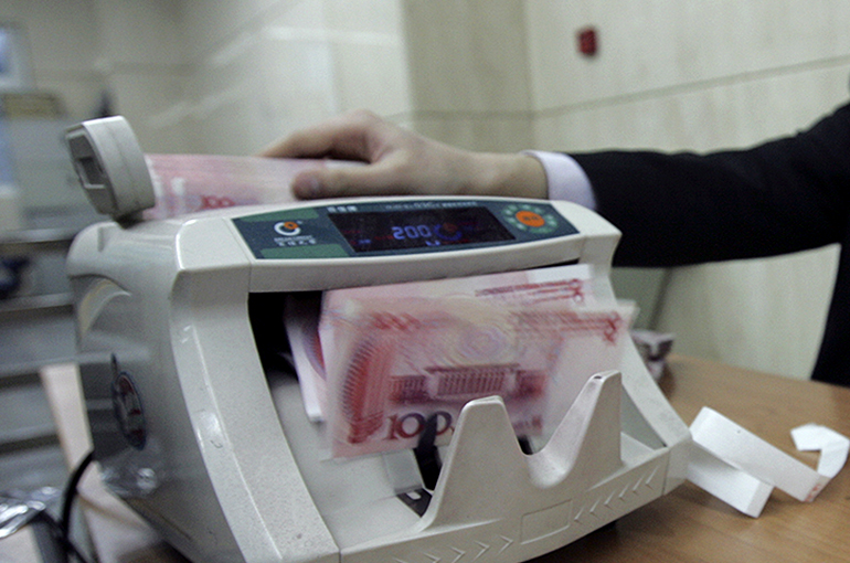 Yuan Hits Four-Month Low on Slide in Non-US Dollar Currencies, Analysts Say