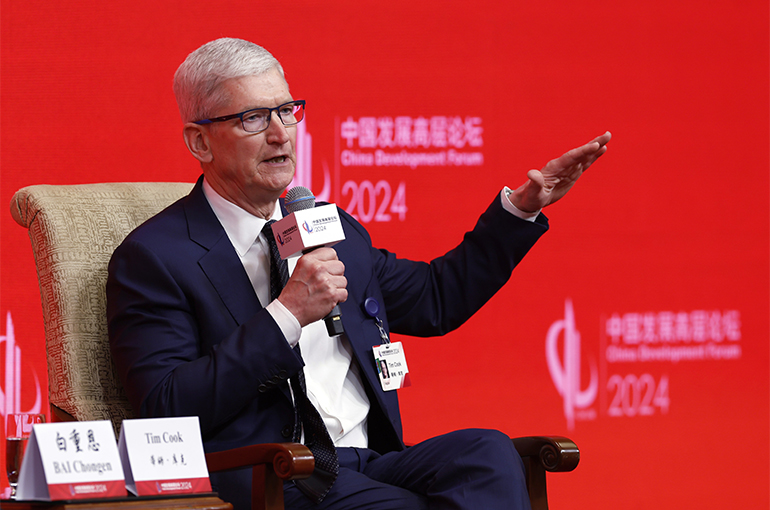 Apple's Tim Cook, Other Foreign Executives Vow to Go On Investing in China