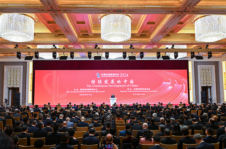 Apple’s Cook, Pfizer's Bourla Were Among Nearly 100 Foreign Execs at China Int’l Business Summit