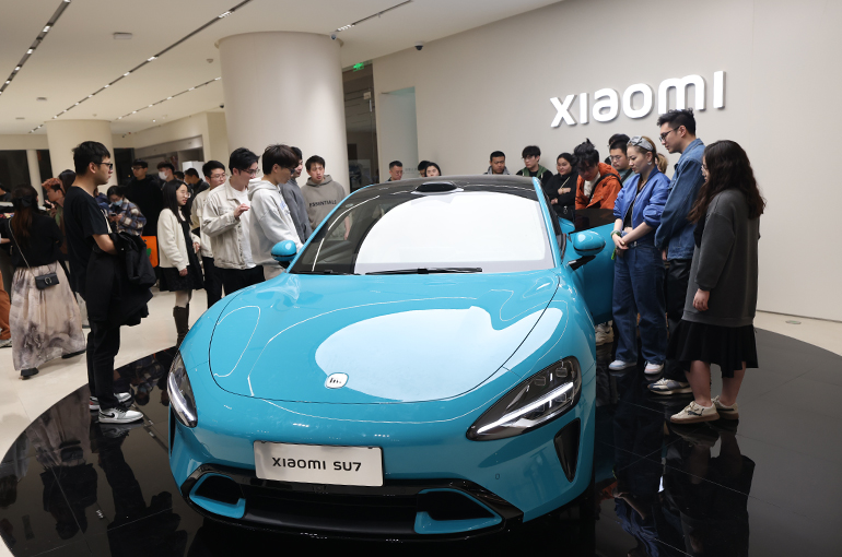 Xiaomi Gets 20,000 Binding Orders for First EV in Under 48 Hours, Insider Says