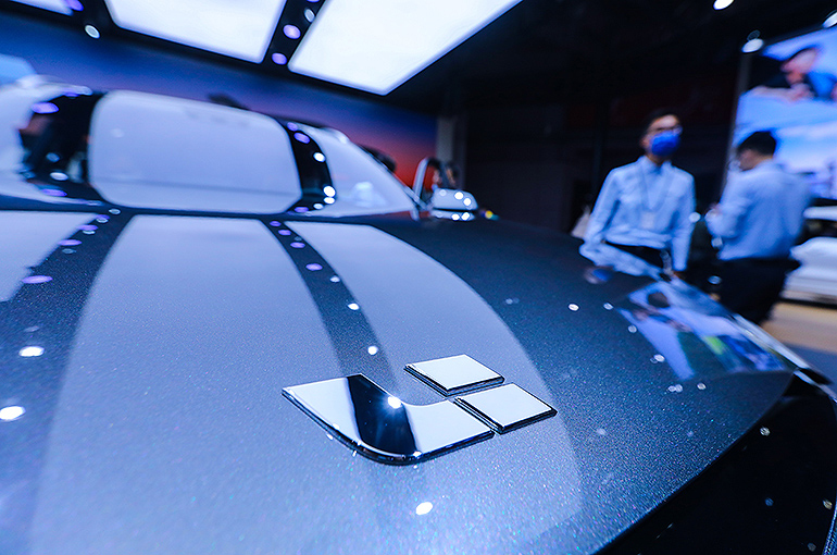 Li Auto Slumps After Meituan Founder Cuts Stake Further