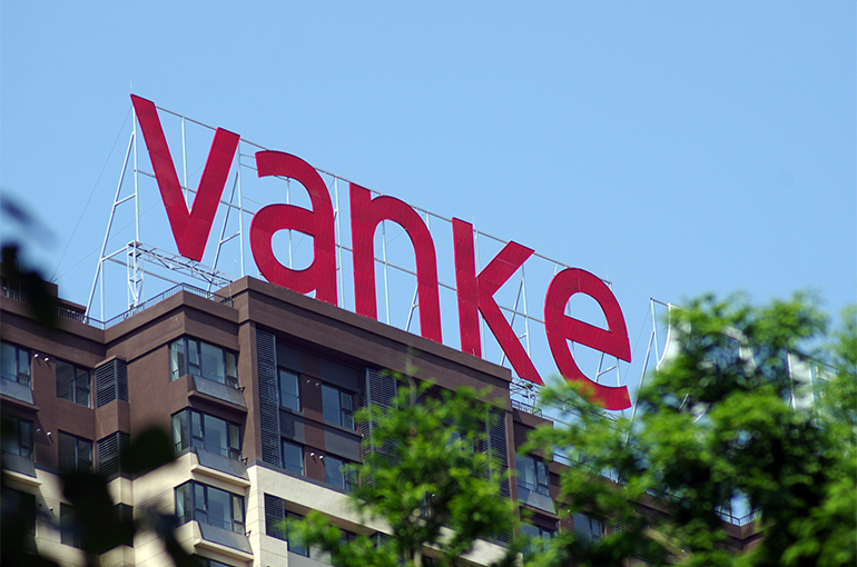 Vanke Sinks as Head of Troubled Chinese Developer’s Jinan Branch Is Probed by Police
