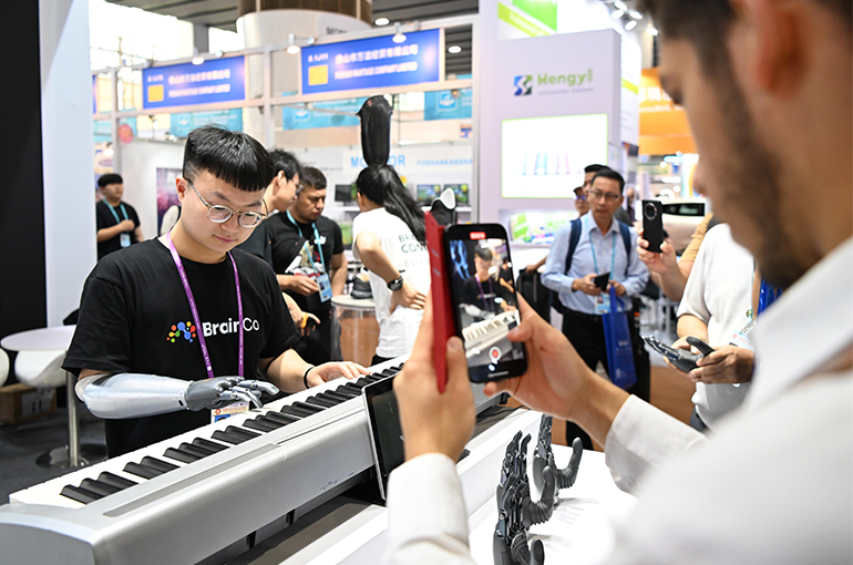 Chinese Firms Lure Buyers With Bionic Hand, Other New Tech at Canton Fair