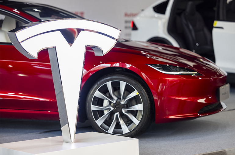 [Exclusive] Tesla, Baidu Get China's Nod for Assisted Driving Map