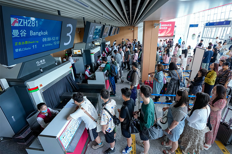 China’s Outbound Airfares Fell by Nearly a Third Over Labor Day Holiday