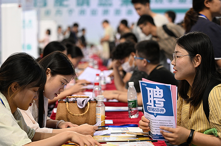 Nearly Half of China’s Fresh Graduates Aspire to Work in SOEs, Report Shows