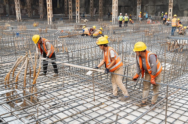 Migrant Workers' Average Age in China Rises by Nine Years as Population Grays
