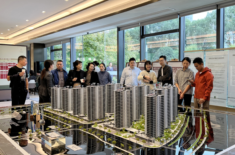 Big Chinese Cities Open Up Access to Residency, Home Buying as Society Ages