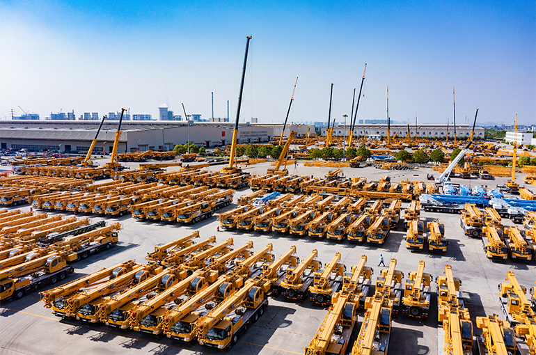 Chinese Heavy Machinery Maker XCMG Hosts 1,200 Clients, Sells World's ...