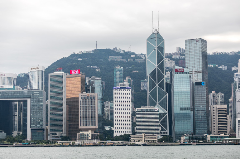 Tycoons Sell Hong Kong Properties at Cut Price to Relieve Corporate Cash Crunch
