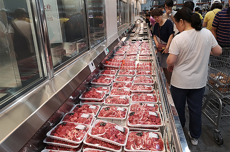 China’s Beef Prices Tumble on Cheap Imports, Domestic Dairy Herd Culling