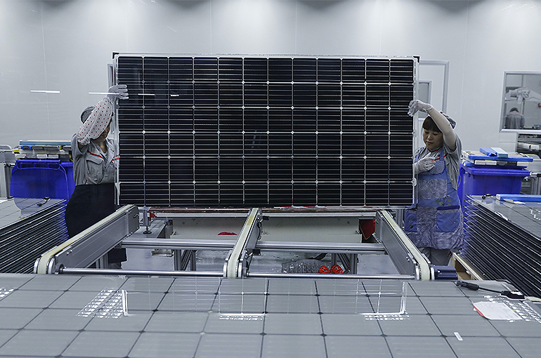 China’s Solar Power Industry Needs Capacity Control, IP Protection, Insiders Say
