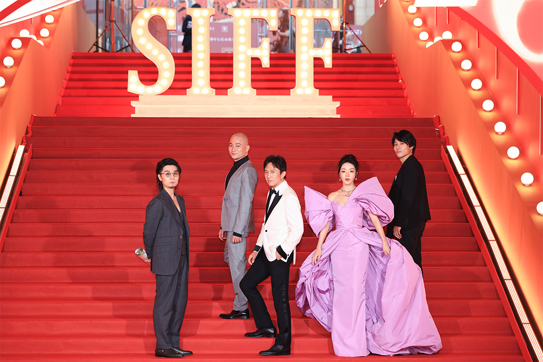 [In Photos] Stars Tread Red Carpet for Shanghai International Film Festival