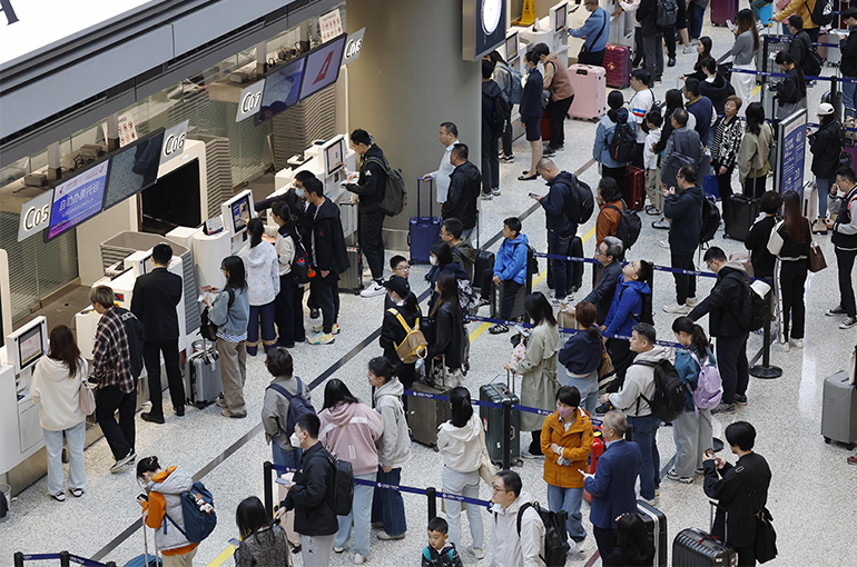 Daily Int’l Passenger Traffic at Shanghai's Pudong Airport Hits Over 100,000