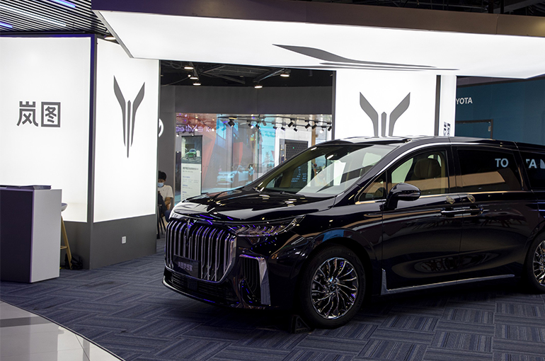 Voyah Will Not Overly Rely on Huawei in EV Tie-Up, CEO Says