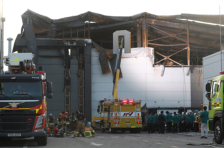 17 Chinese Workers Die in Fire at South Korean Battery Plant