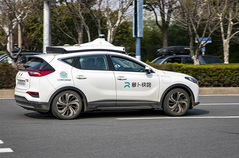 Baidu RoboTaxi Bumps Into Jaywalker