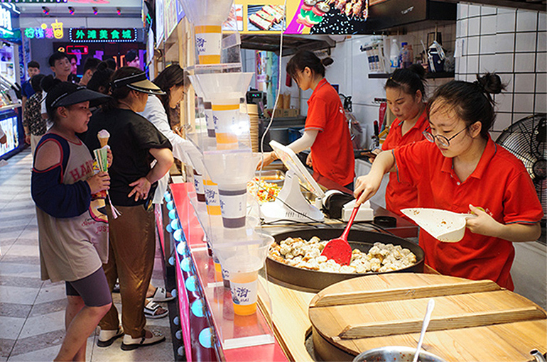 Shanghai to Help Restaurant Owners Financially