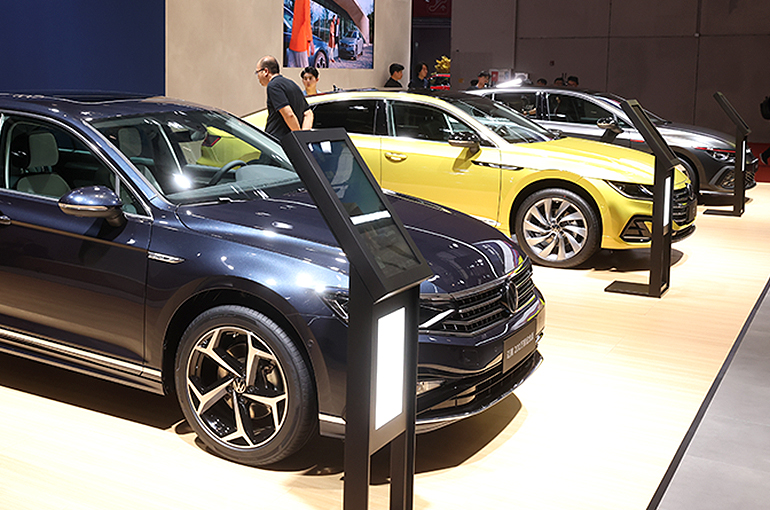 China's Fuel-Powered Auto JVs Upgrade Specs, Cut Prices to Defend Turf From NEV Invasion