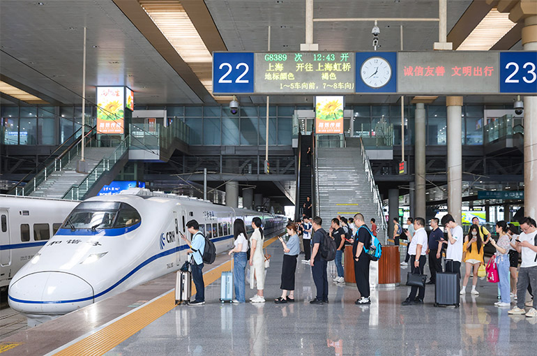 Yangtze River Delta’s Super-Loop Railway Logs 90% Passenger Loads in First Month