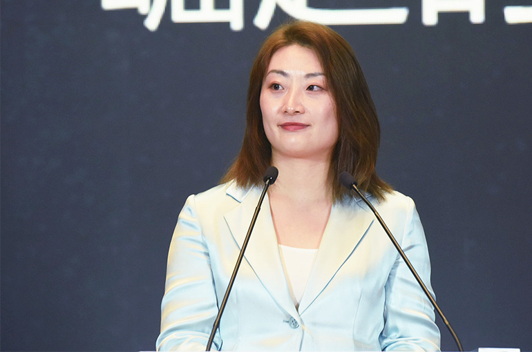 Wahaha Heiress Quits as Chinese Drinks Giant’s Vice Chair After Shareholder Revolt