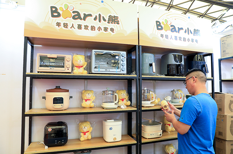 Chinese Small Home Appliance Firm Bear Buys Local Maker of Philips Products