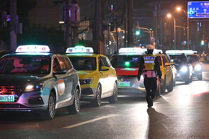 All Shanghai’s Buses, Taxis to Be New Energy Vehicles by 2027