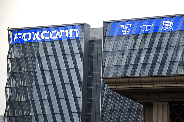 Foxconn Ramps Up Hiring at Largest iPhone Plant in Readiness for New Phone's Launch