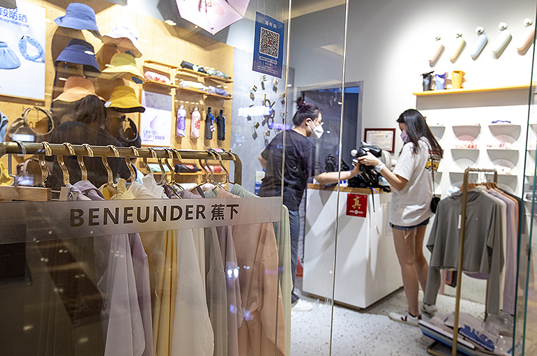 Chinese Outdoor Gear Maker Beneunder Starts Mass Layoff, Ex-Employee Says