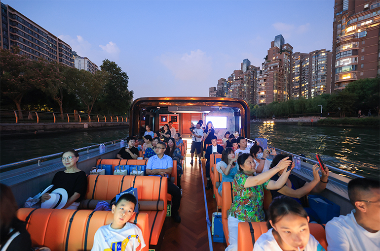 [In Photos] Suzhou Creek Boat Tours Highlight Shanghai’s Summer Charm