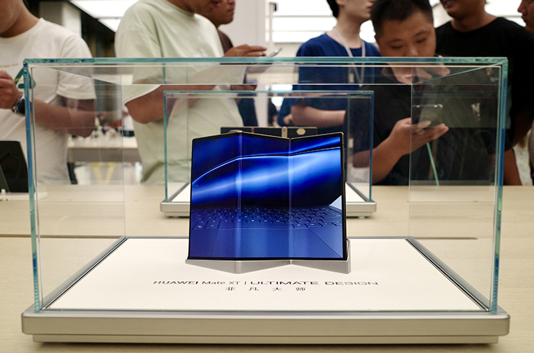 China's Foldable Phone Shipments to Likely Jump 52% This Year, IDC Report Shows