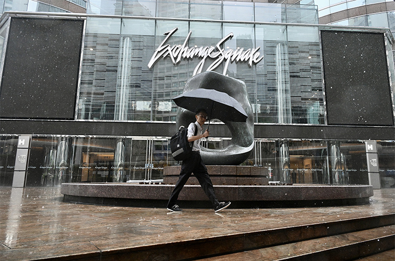 Hong Kong Bourse Ends Practice of Suspending Trading During Severe Weather